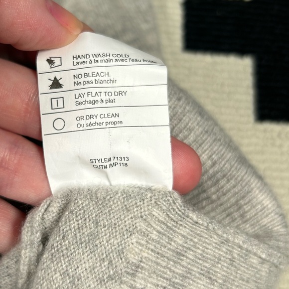 Soft and Sexy, VINCE, cashmere, low cut tunic!! - Picture 5 of 9